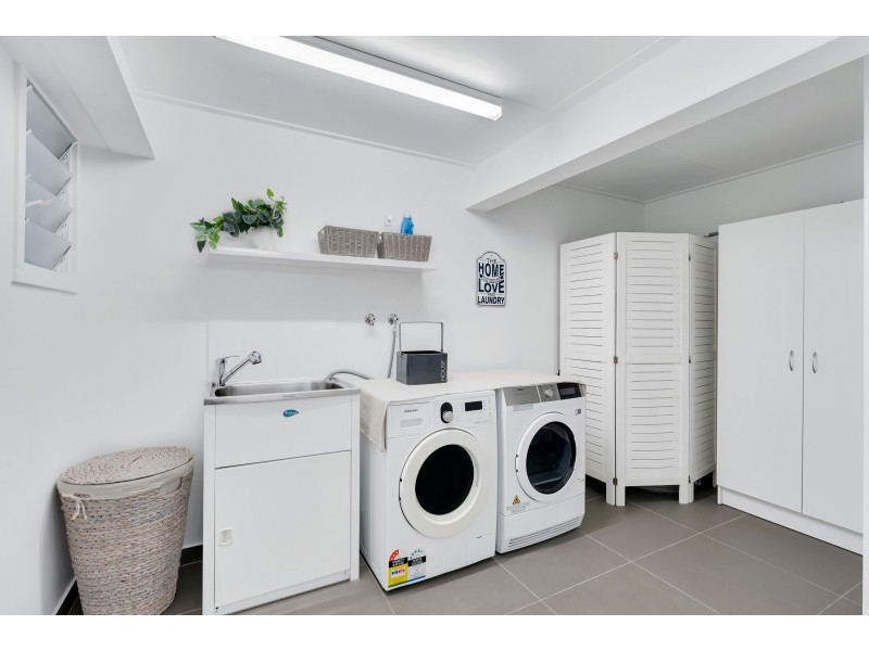 98 Hillview Crescent, Whitfield QLD 4870