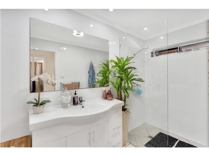 29 Lavender Street, Mooroobool QLD 4870
