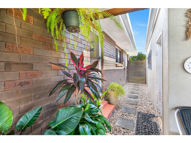 29 Lavender Street, Mooroobool QLD 4870