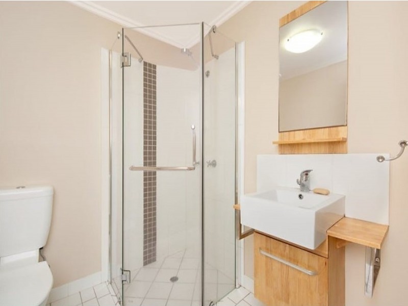 303/2-4 Centenary Close, Manoora QLD 4870