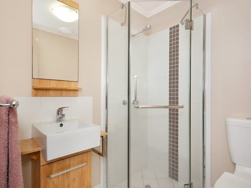 303/2-4 Centenary Close, Manoora QLD 4870