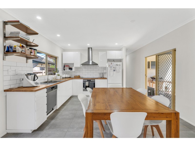 54 Silky Oak Court, Mooroobool QLD 4870
