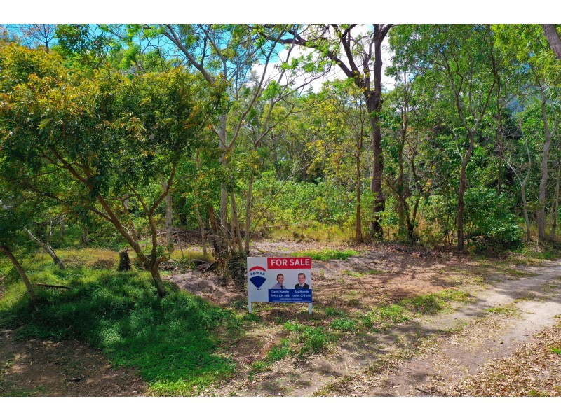 15 Bluewater Street, East Trinity QLD 4871