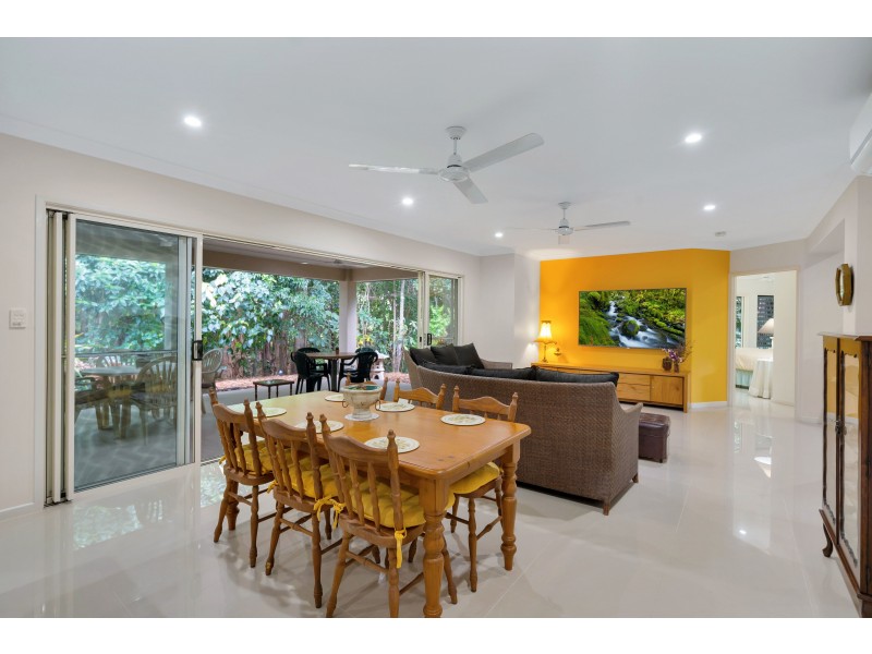 16 Aurelia Road, Palm Cove QLD 4879