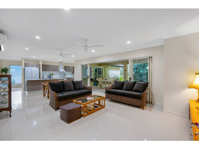 16 Aurelia Road, Palm Cove QLD 4879