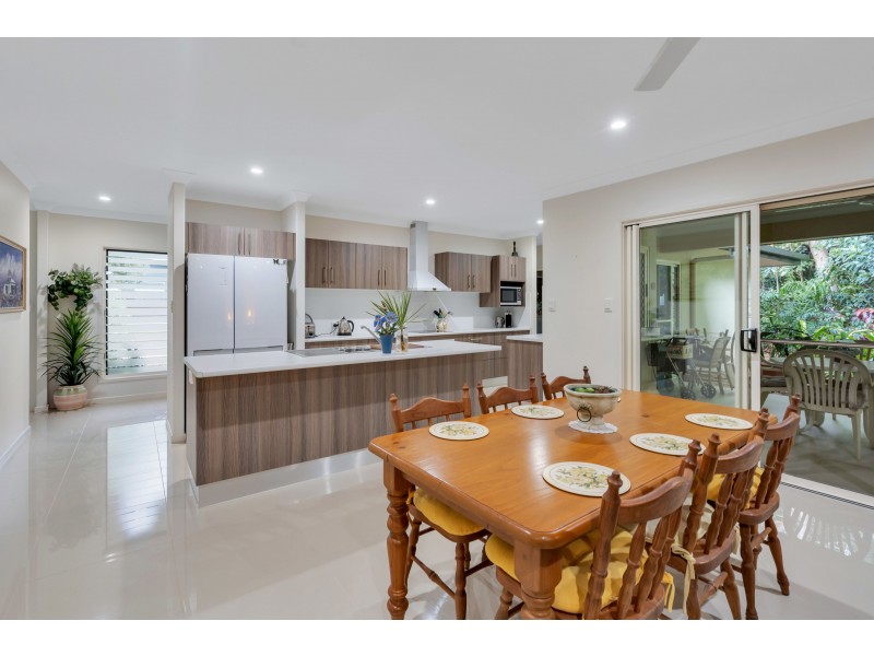 16 Aurelia Road, Palm Cove QLD 4879