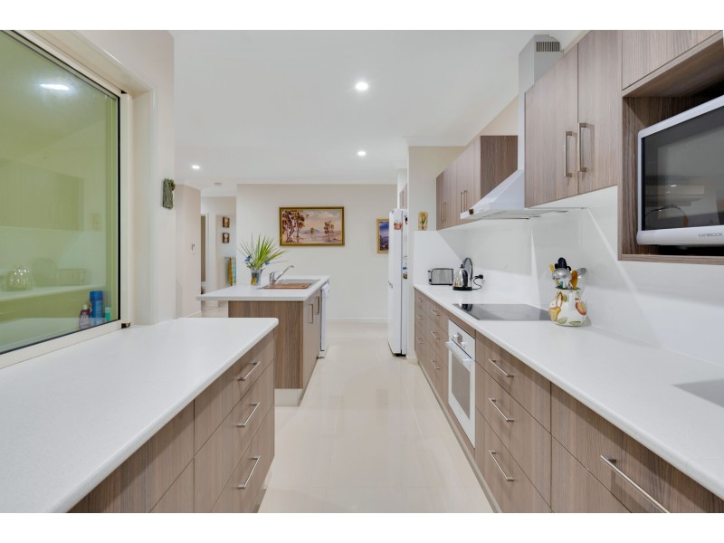 16 Aurelia Road, Palm Cove QLD 4879