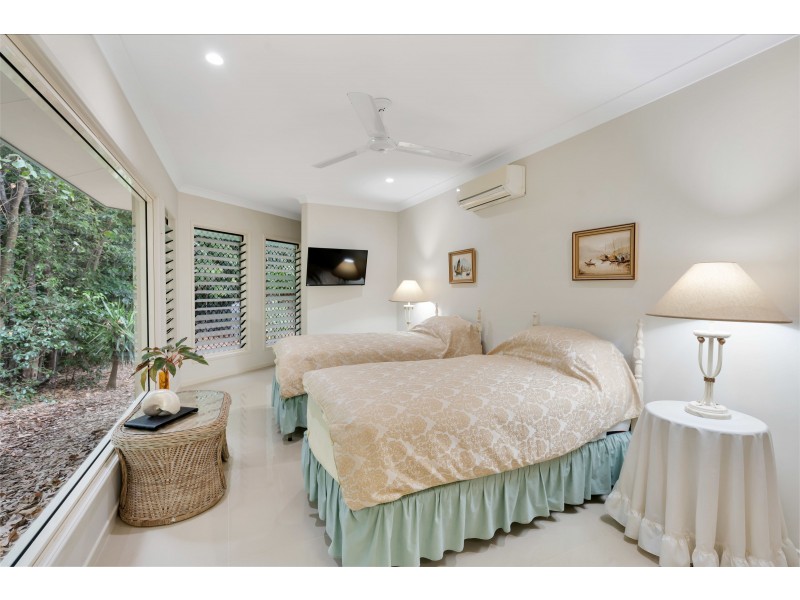16 Aurelia Road, Palm Cove QLD 4879