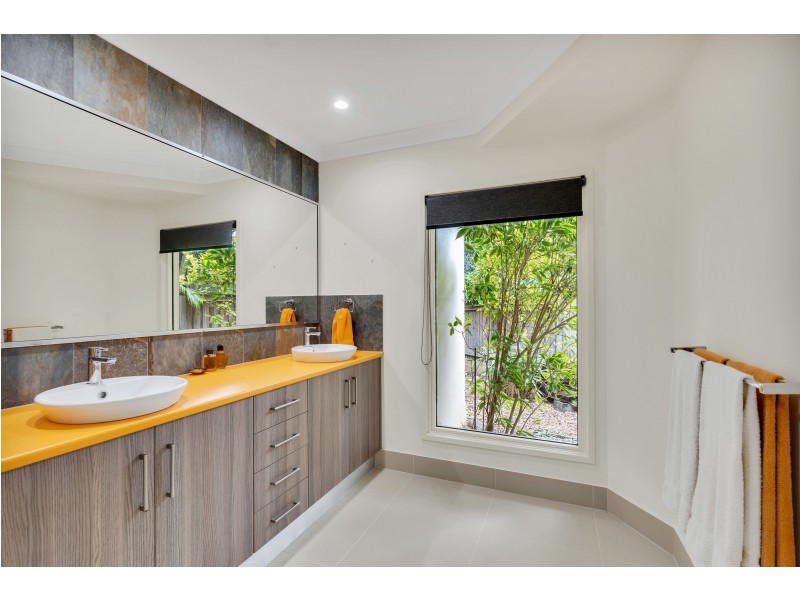 16 Aurelia Road, Palm Cove QLD 4879