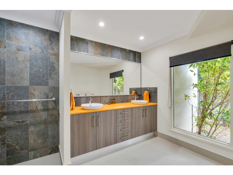 16 Aurelia Road, Palm Cove QLD 4879