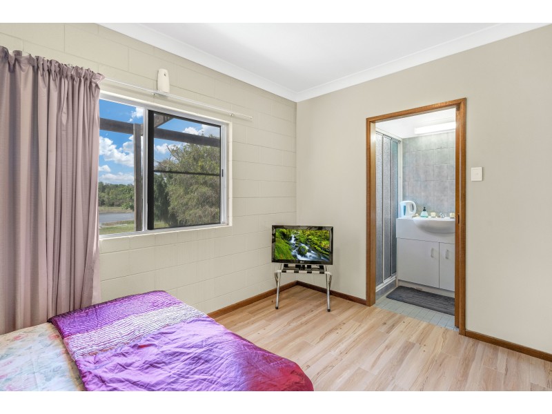 60 Bluewater Drive, Tinaroo QLD 4872