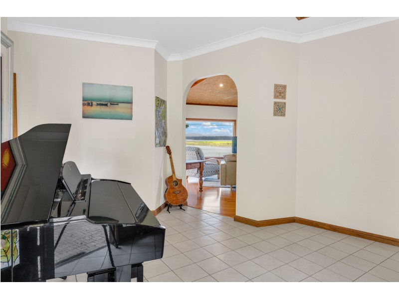 60 Bluewater Drive, Tinaroo QLD 4872