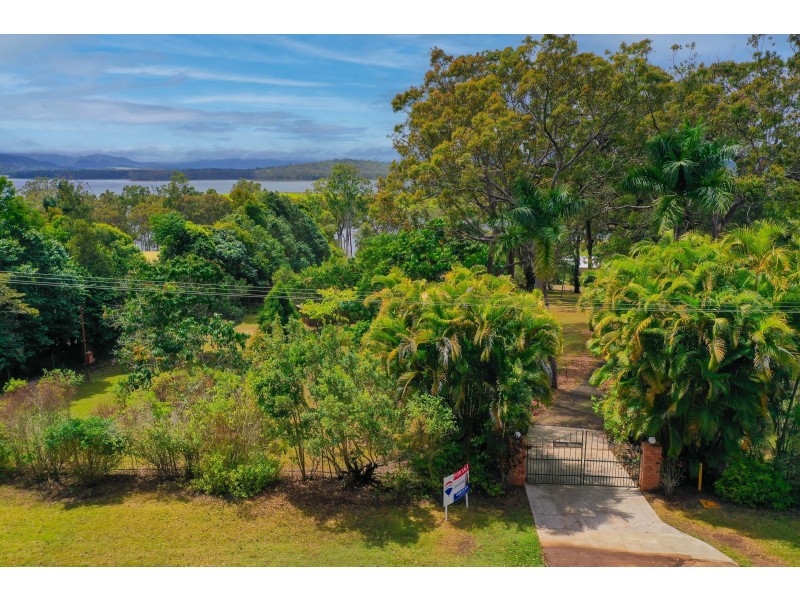 60 Bluewater Drive, Tinaroo QLD 4872