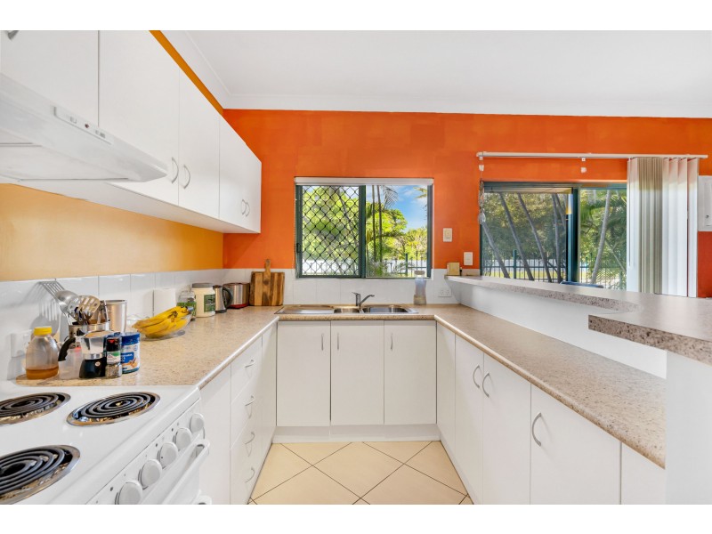 2/32 Little Street, Manunda QLD 4870