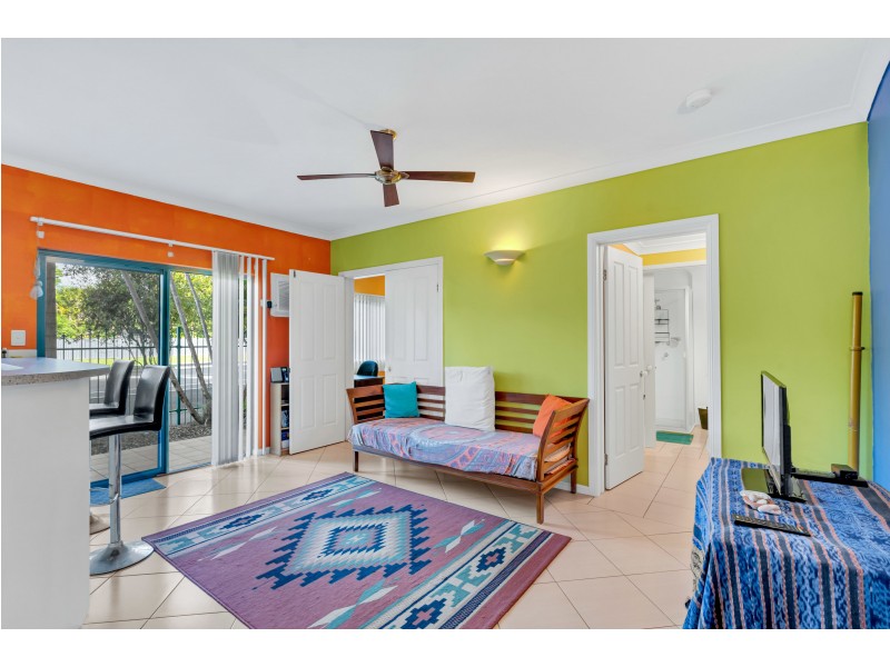 2/32 Little Street, Manunda QLD 4870