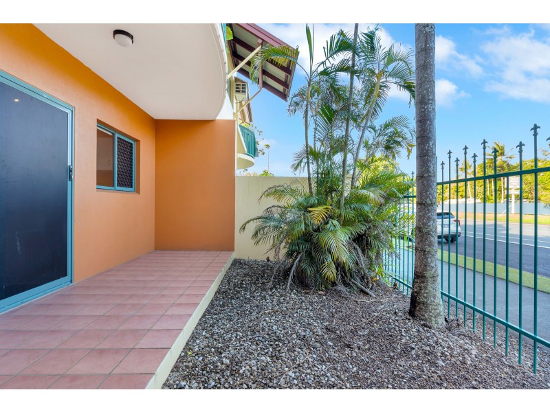 2/32 Little Street, Manunda QLD 4870