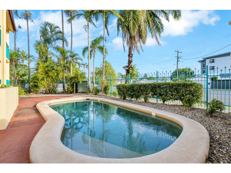 2/32 Little Street, Manunda QLD 4870