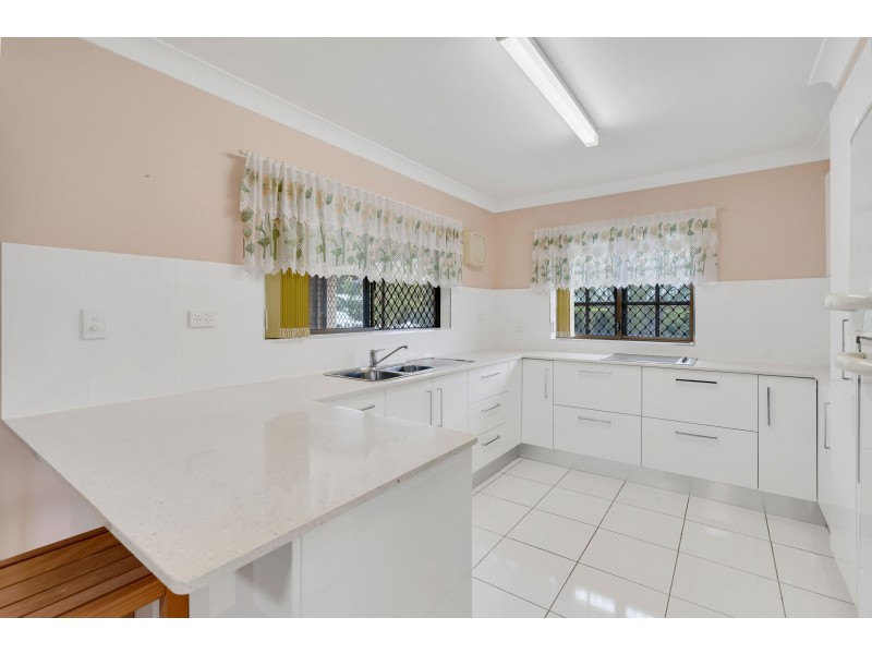 15 Fairview Street, Bayview Heights QLD 4868