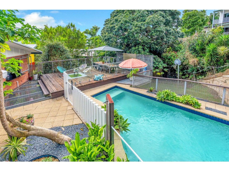 169 Hillview Crescent, Whitfield QLD 4870