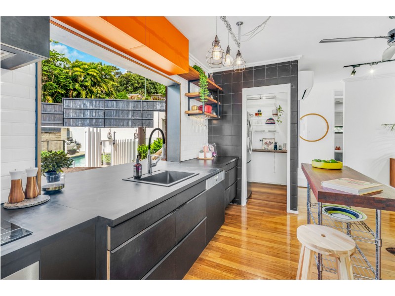 169 Hillview Crescent, Whitfield QLD 4870