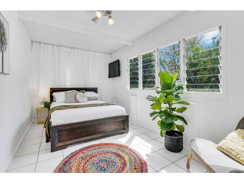 169 Hillview Crescent, Whitfield QLD 4870
