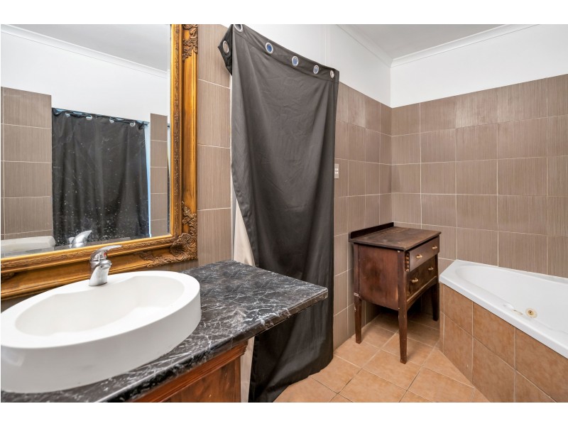 52 Toogood Road, Woree QLD 4868