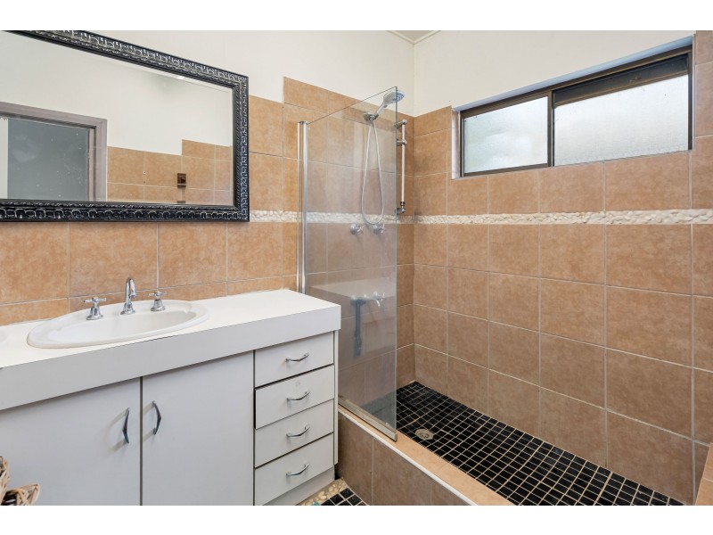 52 Toogood Road, Woree QLD 4868