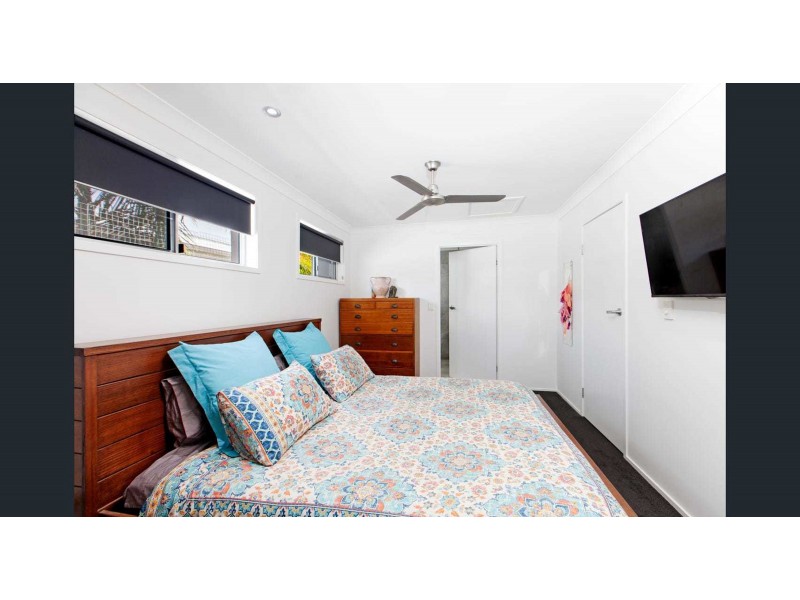 2/49 Saleng Crescent, Warana QLD 4575