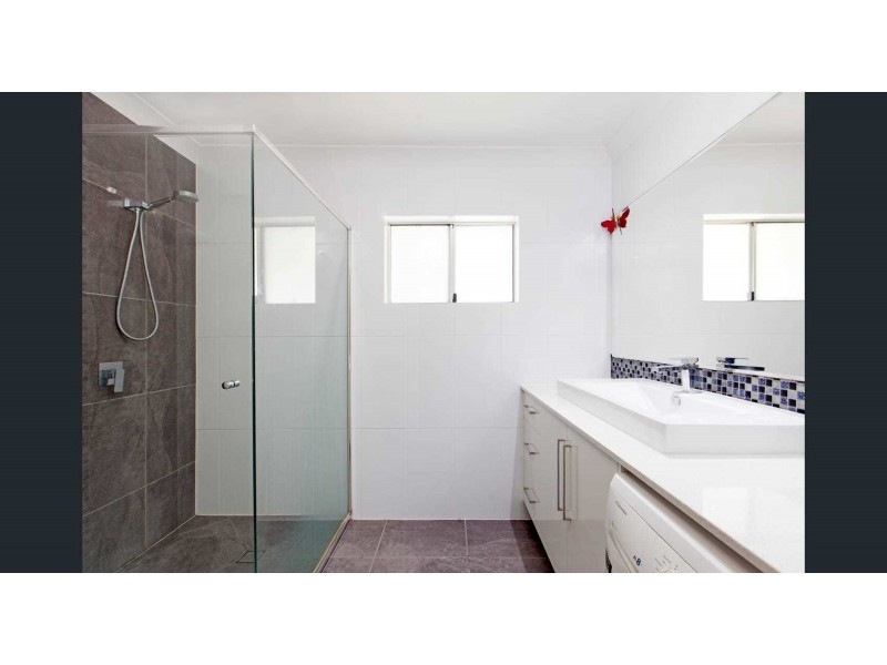2/49 Saleng Crescent, Warana QLD 4575