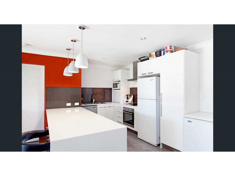 2/49 Saleng Crescent, Warana QLD 4575