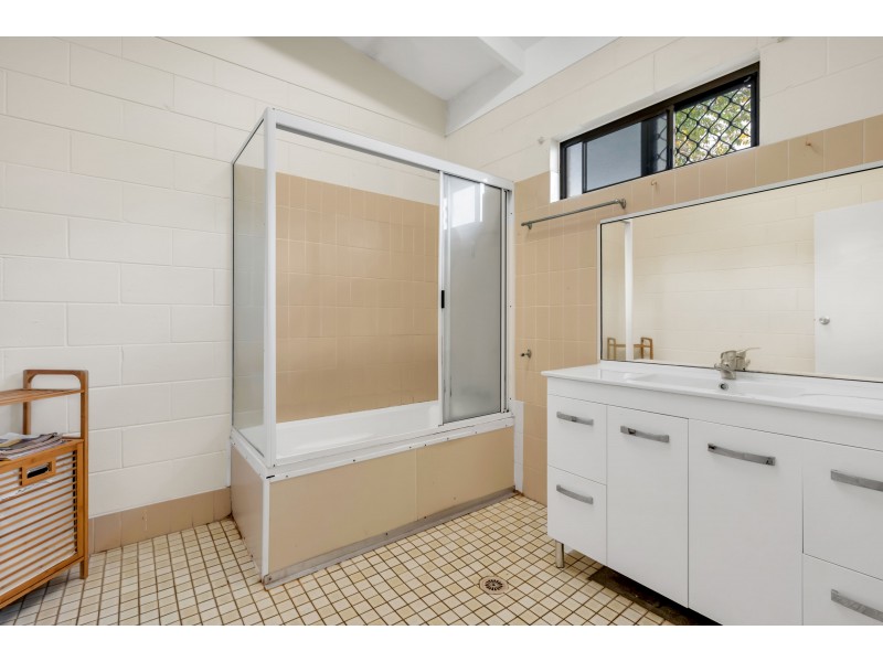 60 Hollywood Boulevard, White Rock QLD 4868