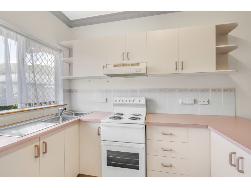 6/389-397 McCoombe Street, Mooroobool QLD 4870