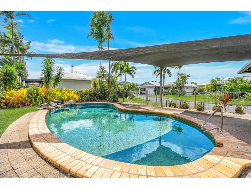 6/389-397 McCoombe Street, Mooroobool QLD 4870