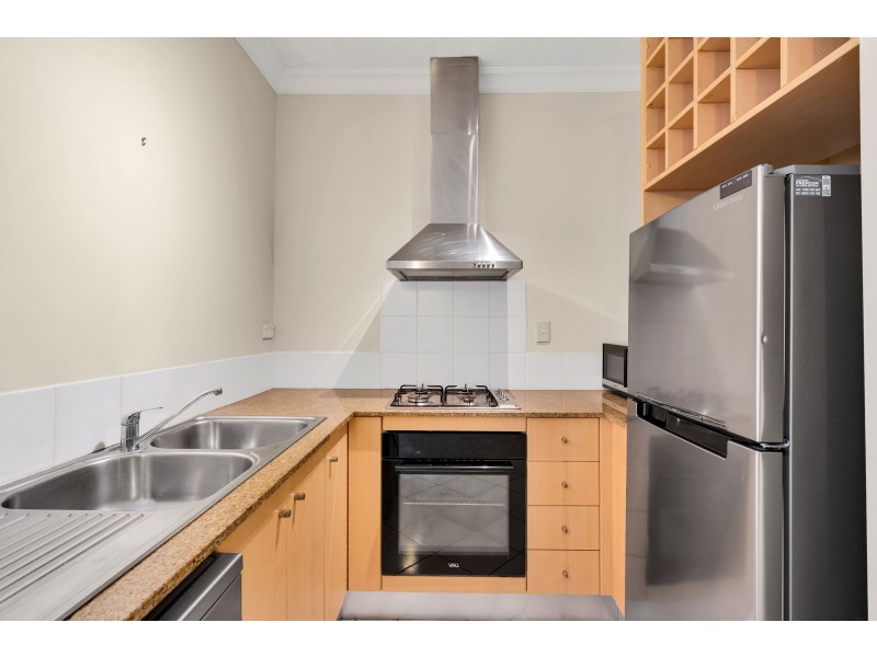 1611/2 Greenslopes Street, Cairns North QLD 4870