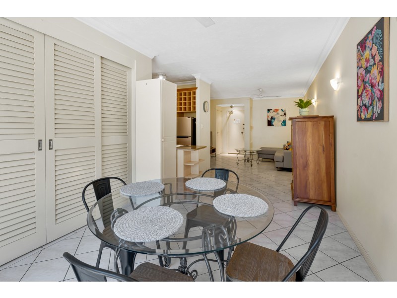 1611/2 Greenslopes Street, Cairns North QLD 4870