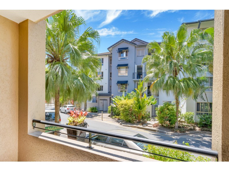 1611/2 Greenslopes Street, Cairns North QLD 4870