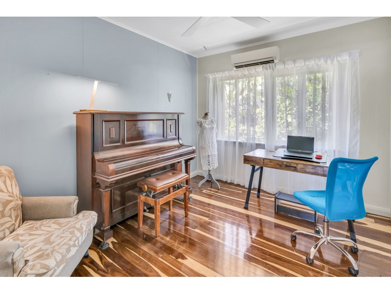 7 Crowley Close, Whitfield QLD 4870