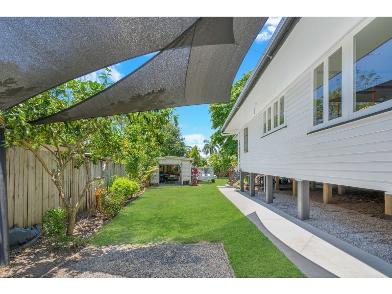 7 Crowley Close, Whitfield QLD 4870