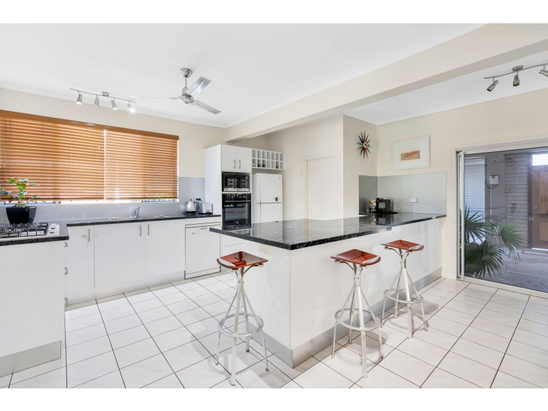 5 Hogan Street, Westcourt QLD 4870
