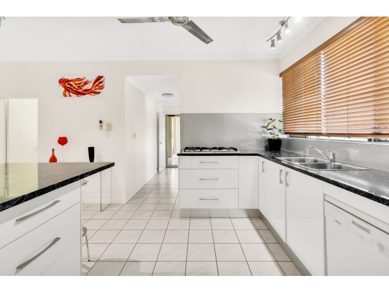 5 Hogan Street, Westcourt QLD 4870