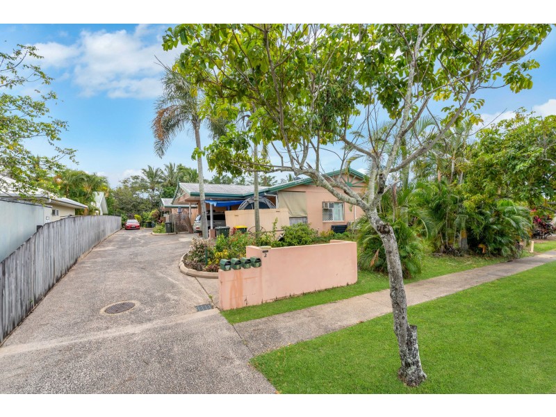 2/2 Ingham Court, Mooroobool QLD 4870