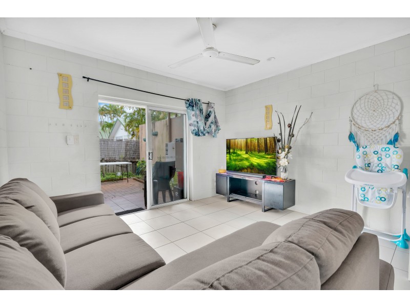 2/2 Ingham Court, Mooroobool QLD 4870