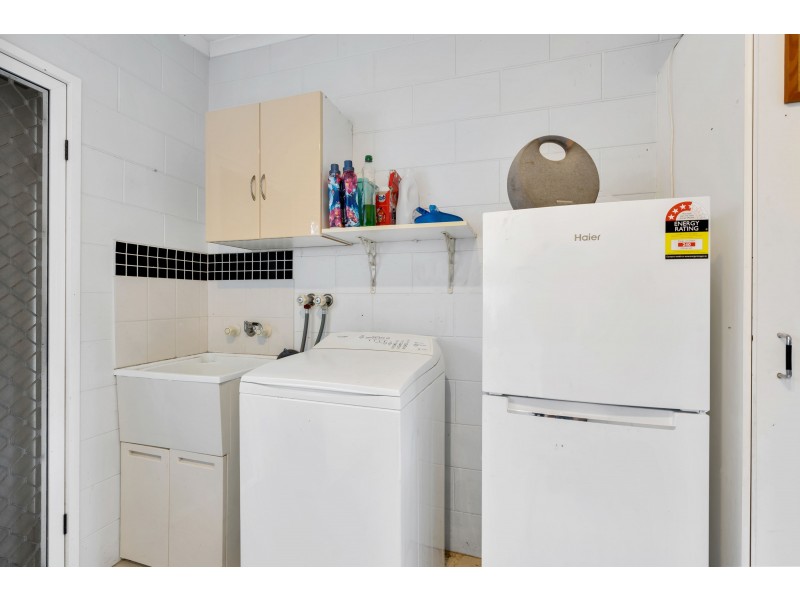 2/2 Ingham Court, Mooroobool QLD 4870