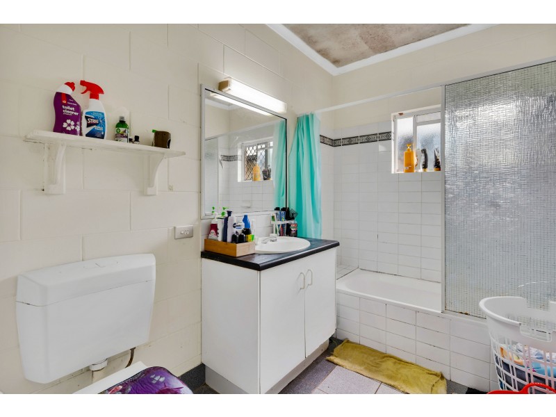 2/2 Ingham Court, Mooroobool QLD 4870