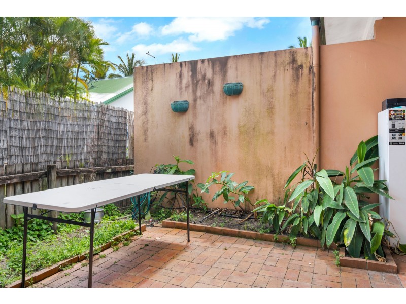 2/2 Ingham Court, Mooroobool QLD 4870