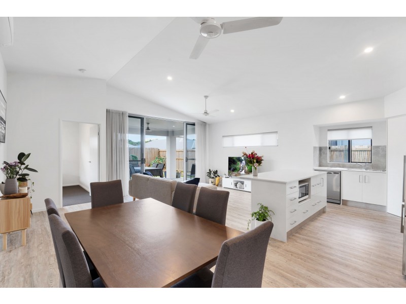 10 Lillydale Way, Trinity Beach QLD 4879