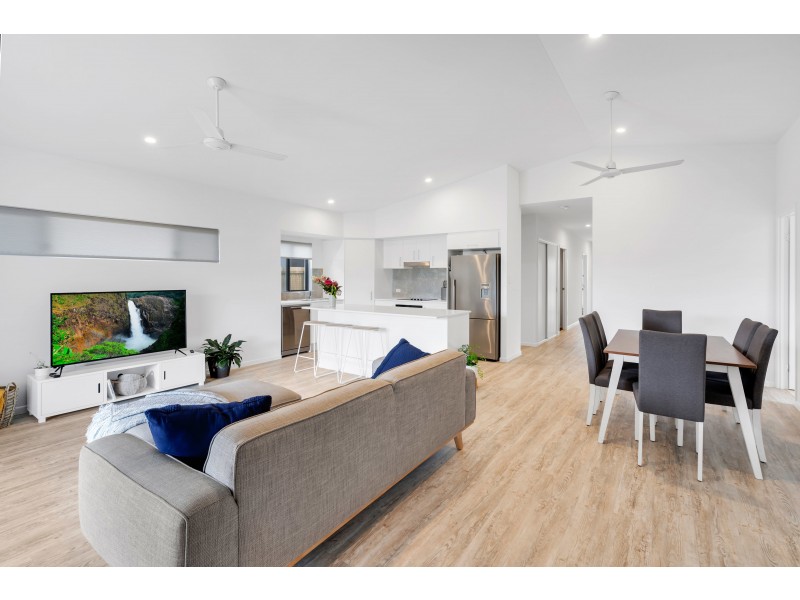 10 Lillydale Way, Trinity Beach QLD 4879