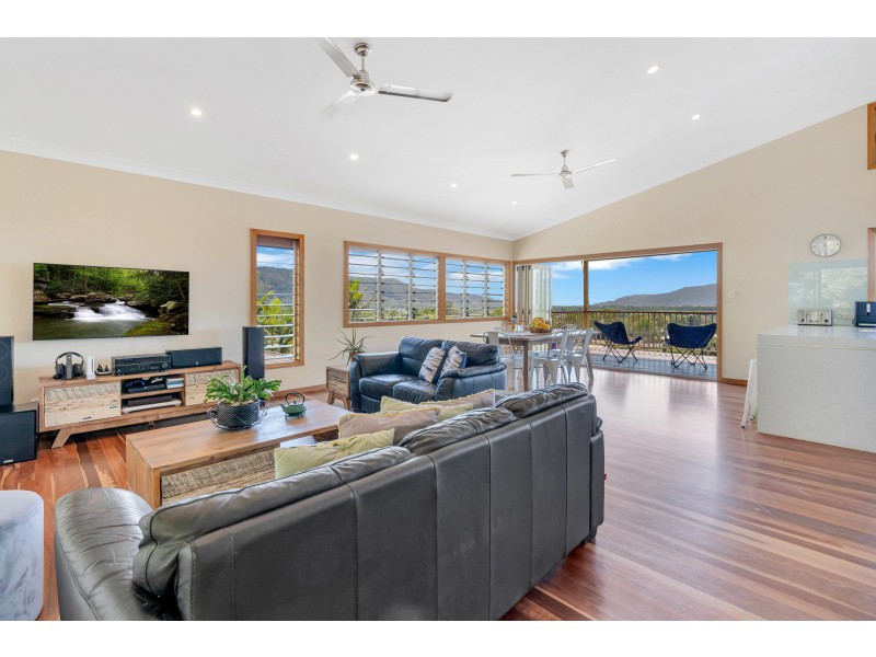 9 Trundle Terrace, Whitfield QLD 4870