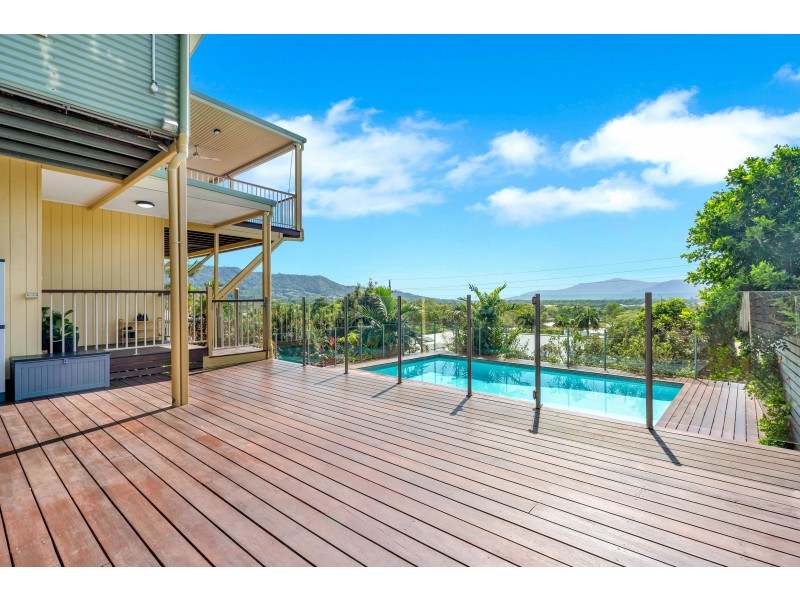 9 Trundle Terrace, Whitfield QLD 4870