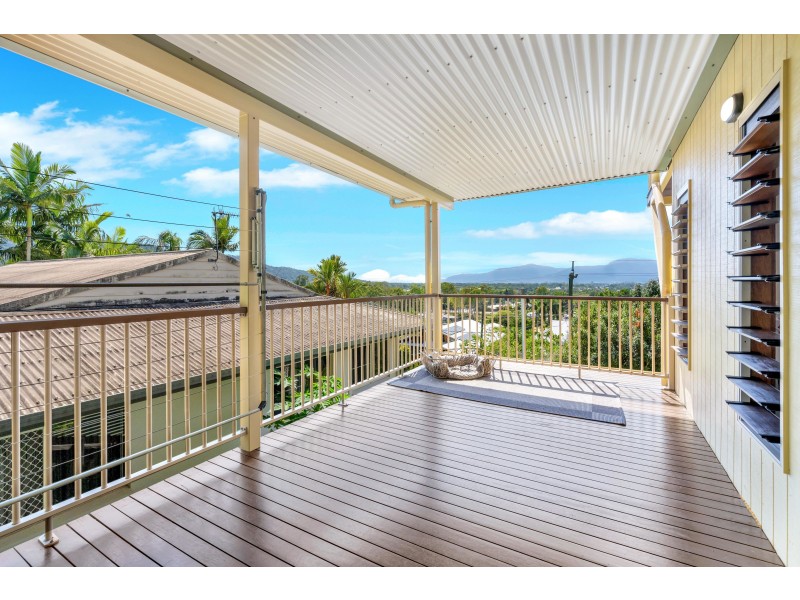 9 Trundle Terrace, Whitfield QLD 4870
